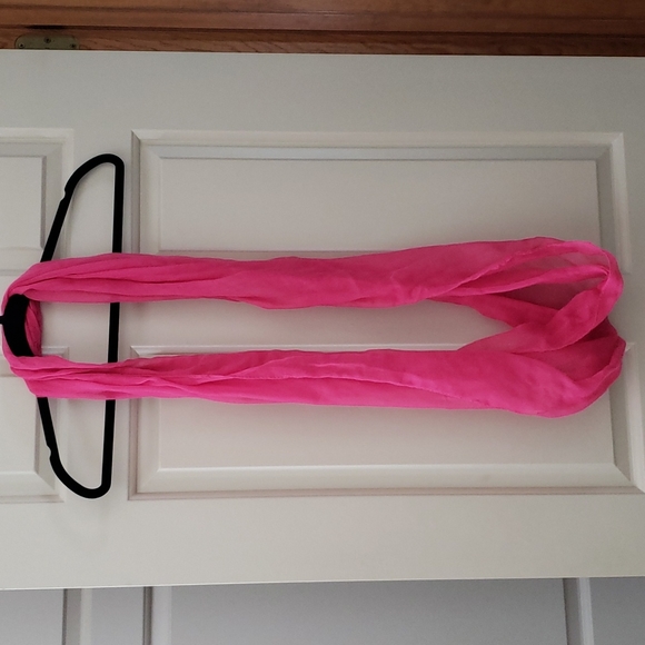 Raspberry Infinity scarf - Picture 2 of 4